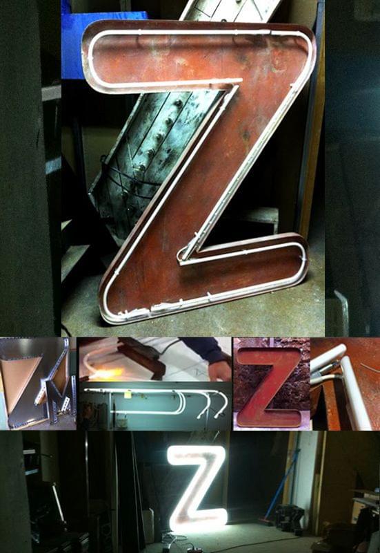 Montaje proceso creación letra Z neón Z con carácter