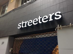 rótulo iluminado led para tienda