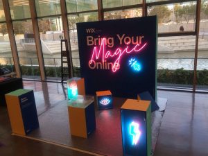 stand simple y elegante para festival